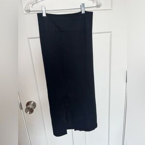Black midi ribbed skirt with slit